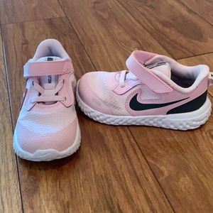 Brand new girls Nike shoes